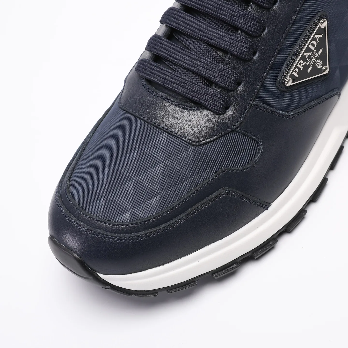 Batch 580 [PRADA] Men's shoes are popular in the counter, official website synchronization, high-quality shipments. Fabric: original cowhide with snakeskin. Lining: cowhide feet + cowhide lining. Outsole: original TPU + foam. Size: 38-46